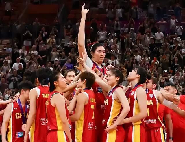 世界杯球员数据-李月汝哽咽，宫鲁鸣下课？新帅锁定1人，曾亚运夺冠，王治郅辅佐